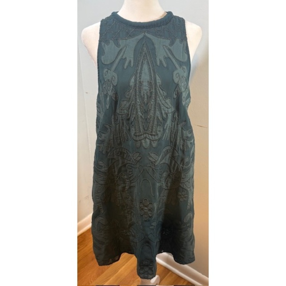 ASTR the Label Tonal Embroidered Shift Dress M Dark Teal Open V-Back A12590402‎